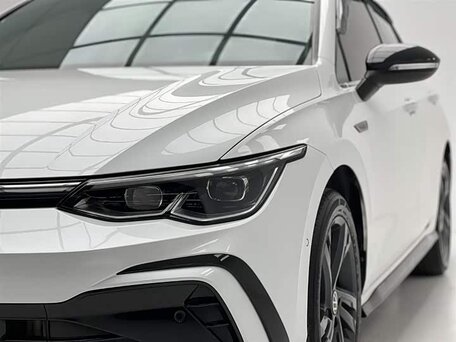 2023 Volkswagen Golf VIII, белый, 2000000 рублей, вид 3