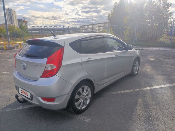 2012 Hyundai Solaris I, серебристый, 1100000 рублей - вид 4