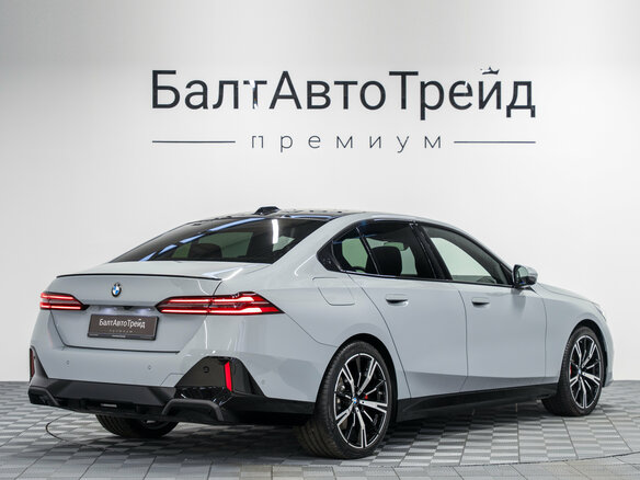 2025 BMW 5 серии 540d xDrive VIII (G60/G61/G68), серый, 12989000 рублей - вид 6
