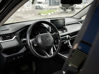 2021 Toyota RAV4 V (XA50), чёрный, 2938000 рублей, вид 5