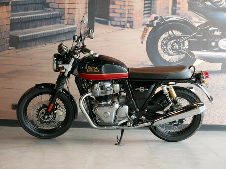 2025 Royal Enfield Interceptor 650, чёрный, 690000 рублей, вид 3