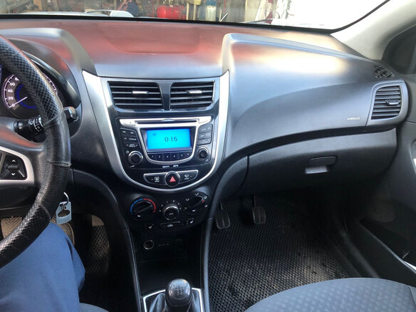 2013 Hyundai Solaris I, серебристый, 749000 рублей - вид 5