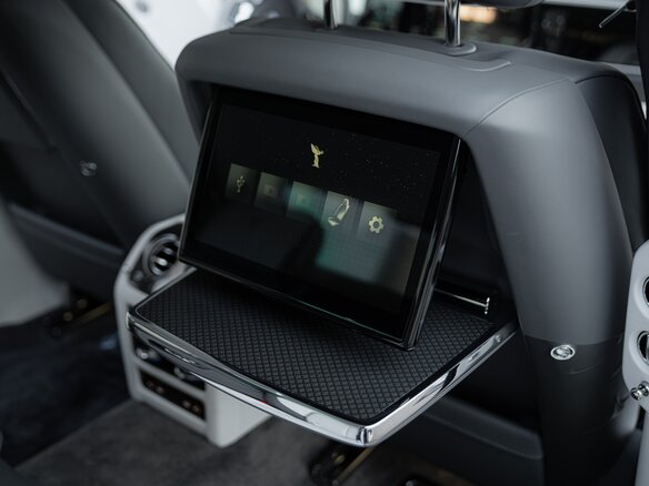 2026 Rolls-Royce Ghost Black Badge II Рестайлинг (Series II), серый, 60400000 рублей - вид 19