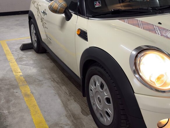 2010 Mini Hatch One II (R56) Рестайлинг, белый, 750000 рублей - вид 2