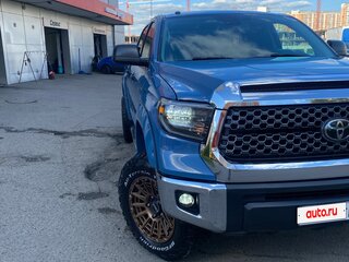 2019 Toyota Tundra CrewMax II Рестайлинг, синий, 5800000 рублей, вид 4