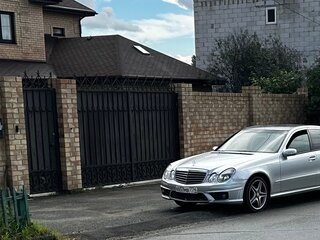 2002 Mercedes-Benz E-Класс 240 III (W211, S211), серебристый, 750000 рублей, вид 1