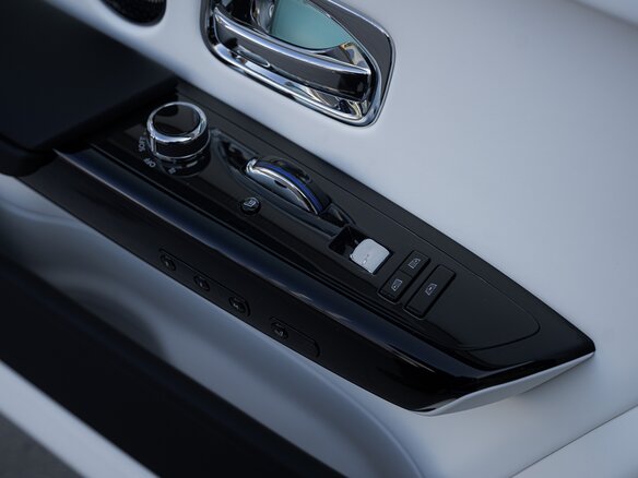 2026 Rolls-Royce Phantom Extended VIII Рестайлинг (Series II), чёрный, 86000000 рублей - вид 29