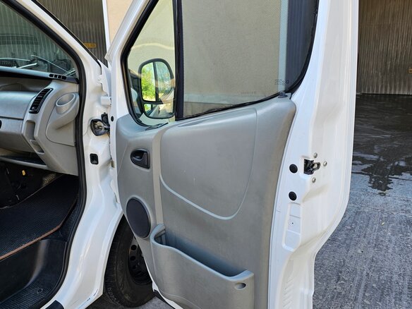 2006 Renault Trafic II, белый, 1650000 рублей - вид 21