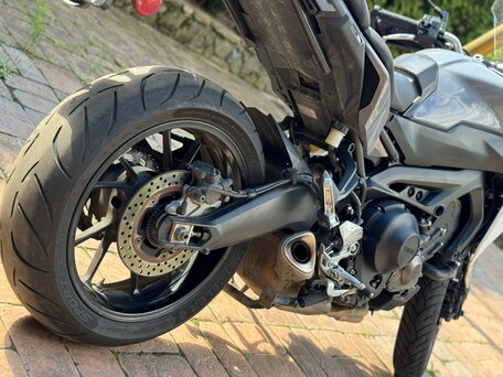 2018 Yamaha MT-09 (FZ-09), белый, 880000 рублей, вид 4