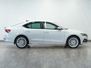 2021 Skoda Octavia IV (A8), белый, 2219000 рублей, вид 5