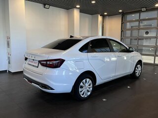 2023 Lada (ВАЗ) Vesta I Рестайлинг (NG), белый, 959000 рублей, вид 3
