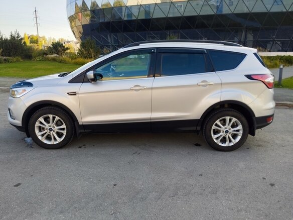 2018 Ford Escape III Рестайлинг, серебристый, 1600000 рублей - вид 4
