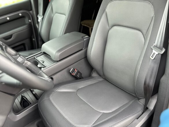 2022 Land Rover Defender 110 II, серый, 9800000 рублей - вид 13