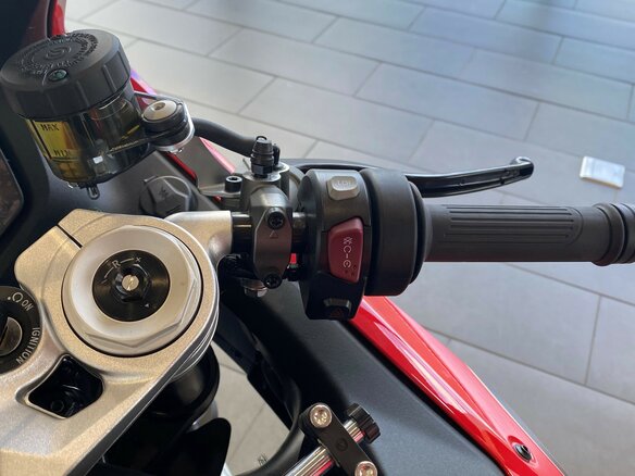 2026 QJMotor SRK 921 RR, красный, 1095000 рублей - вид 9