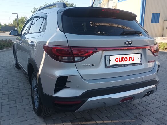 2021 Kia Rio X IV Рестайлинг, серебристый, 1850000 рублей - вид 4