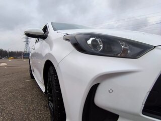 2021 Toyota Yaris IV, белый, 1699999 рублей, вид 1