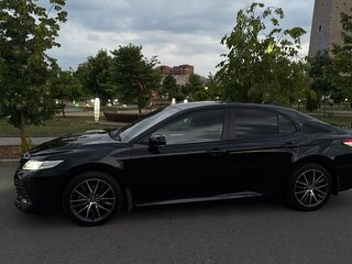 2021 Toyota Camry VIII (XV70) Рестайлинг, чёрный, 3000000 рублей, вид 5