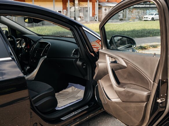2011 Opel Astra J, чёрный, 950000 рублей - вид 10