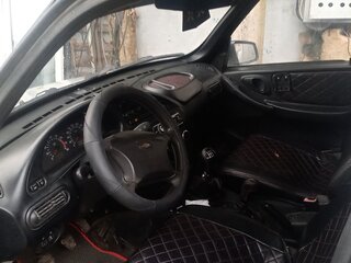 2004 Chevrolet Niva I, серебристый, 350000 рублей, вид 4