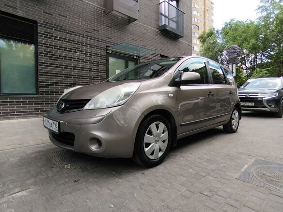 2010 Nissan Note I Рестайлинг, коричневый, 650000 рублей - вид 1
