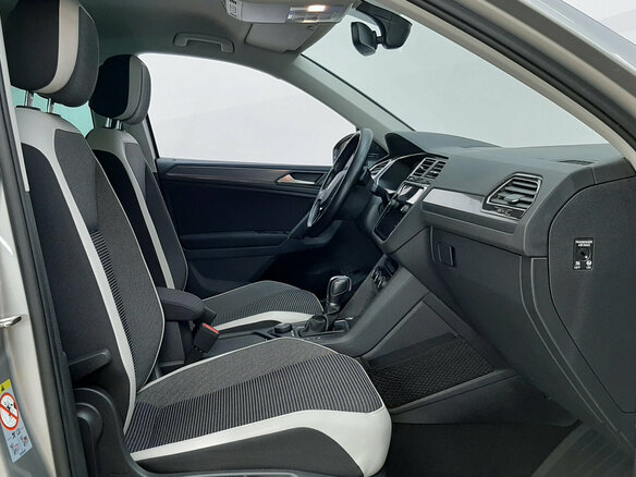 2018 Volkswagen Tiguan II, серебристый - вид 10