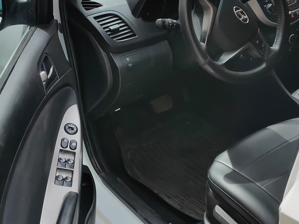 2016 Hyundai Solaris I Рестайлинг, белый, 1200000 рублей - вид 12