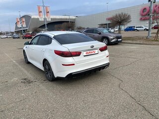 2020 Kia Optima IV Рестайлинг, белый, 1550000 рублей, вид 3