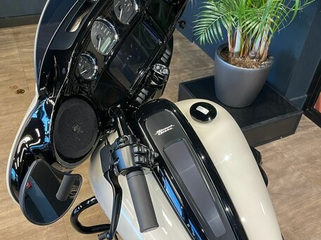 2023 Harley-Davidson Street Glide ST, серебристый, 3740000 рублей, вид 3