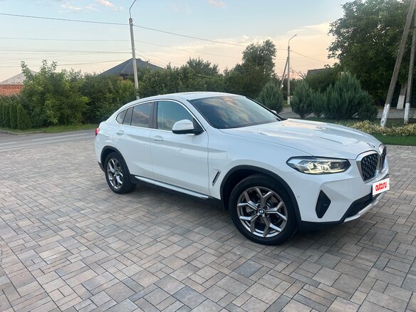 2022 BMW X4 20d II (G02) Рестайлинг, белый, 6000000 рублей - вид 3