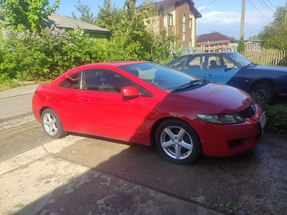 2010 Honda Civic VIII Рестайлинг, красный, 700000 рублей - вид 2