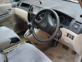 2005 Toyota Corolla Spacio II, белый, 525000 рублей, вид 2