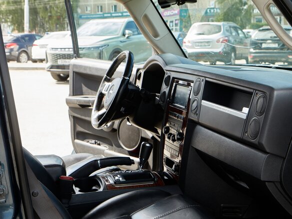 2008 Jeep Commander, серый, 1350000 рублей - вид 8