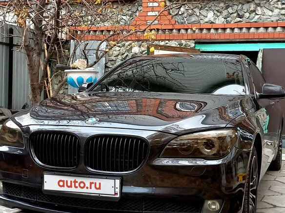 2010 BMW 7 серии 750Li xDrive V (F01/F02/F04), серый - вид 1