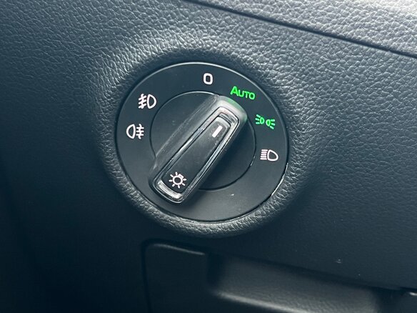 2019 Skoda Superb III Рестайлинг, серый, 2500000 рублей - вид 16