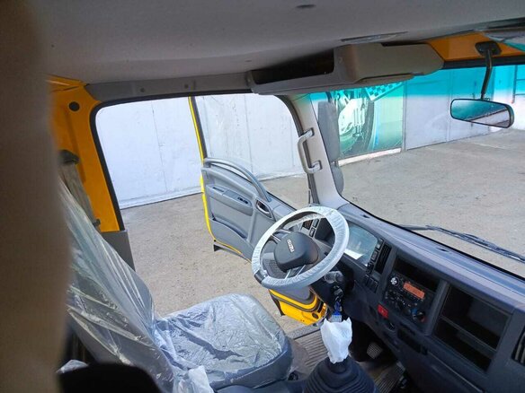 2024 Isuzu Elf (N-series), жёлтый, 7500000 рублей - вид 9