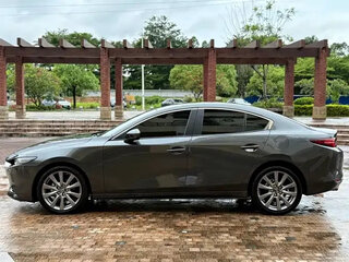 2022 Mazda 3 Axela IV (BP), серый, 1900000 рублей, вид 2