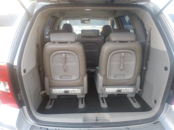 2006 Kia Carnival II, серый, 715000 рублей - вид 12
