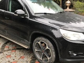 2009 Volkswagen Tiguan I, чёрный, 1350000 рублей, вид 2