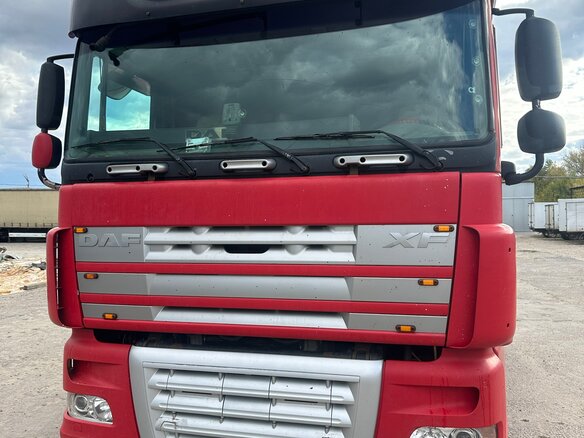 2009 DAF XF 105, красный, 2500000 рублей - вид 4