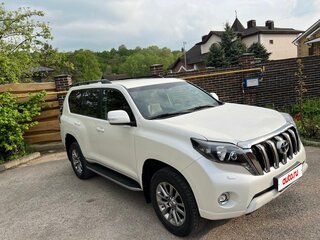 2017 Toyota Land Cruiser Prado 150 Series Рестайлинг 1, белый, 4800000 рублей, вид 3