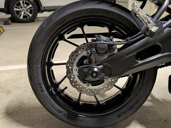 2020 Yamaha XSR700, серебристый, 750000 рублей - вид 7