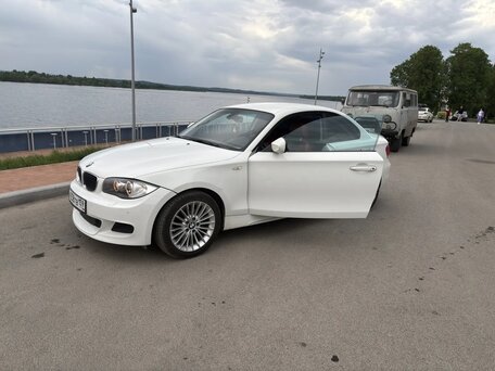 2009 BMW 1 серии 120i I (E81/E82/E87/E88) Рестайлинг, белый, 1220000 рублей, вид 3