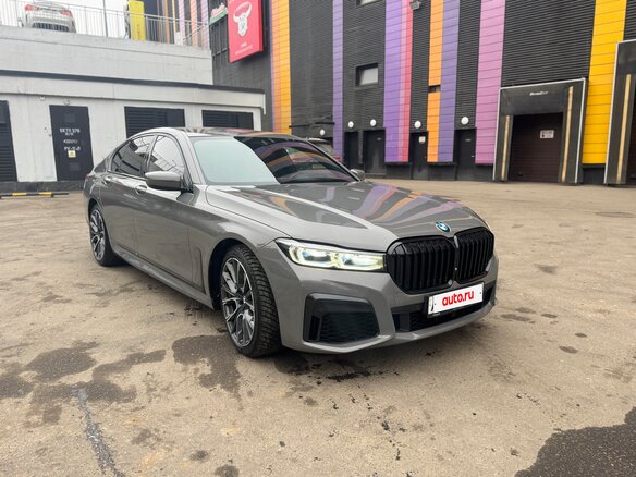 2022 BMW 7 серии 740d xDrive VI (G11/G12) Рестайлинг, серый, 7000000 рублей - вид 3