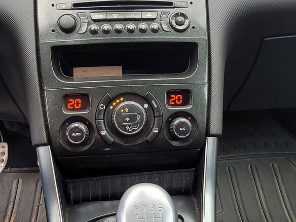 2010 Peugeot 308 I, белый, 820000 рублей - вид 9