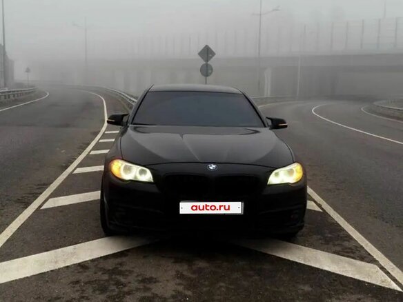 2014 BMW 5 серии 520i VI (F10/F11/F07) Рестайлинг, чёрный - вид 2