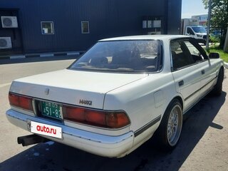 1990 Toyota Mark II VI (X80), белый, 820000 рублей, вид 2