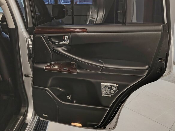 2012 Lexus LX 570 III Рестайлинг, серебристый, 4580000 рублей - вид 19