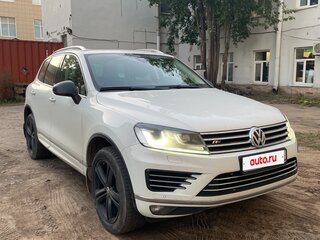 2017 Volkswagen Touareg II Рестайлинг, белый, 3500000 рублей, вид 2