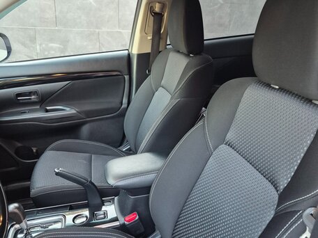 2019 Mitsubishi Outlander III Рестайлинг 3, белый, 2150000 рублей, вид 5