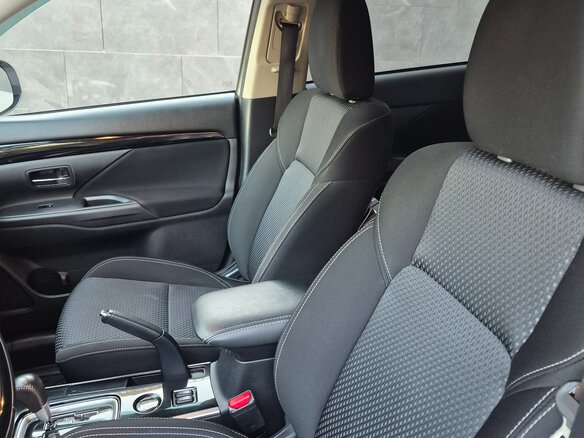 2019 Mitsubishi Outlander III Рестайлинг 3, белый, 2150000 рублей - вид 4
